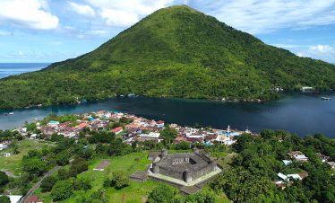 < MALUKU > EXPLORING AMBON AND ISLAND HOPPING IN BANDA